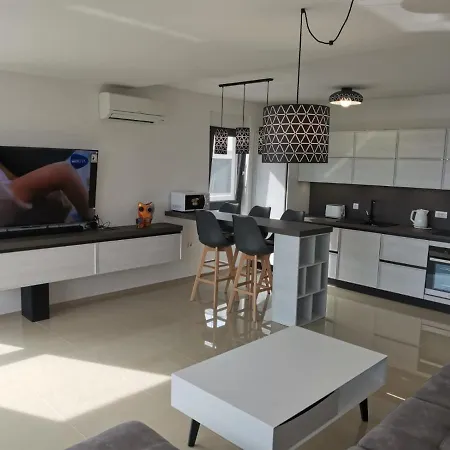 Molly Apartment Banjole